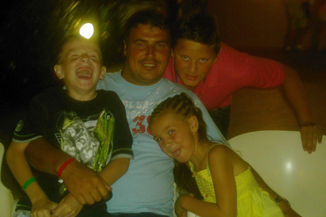 Andrew Gomer and his three children