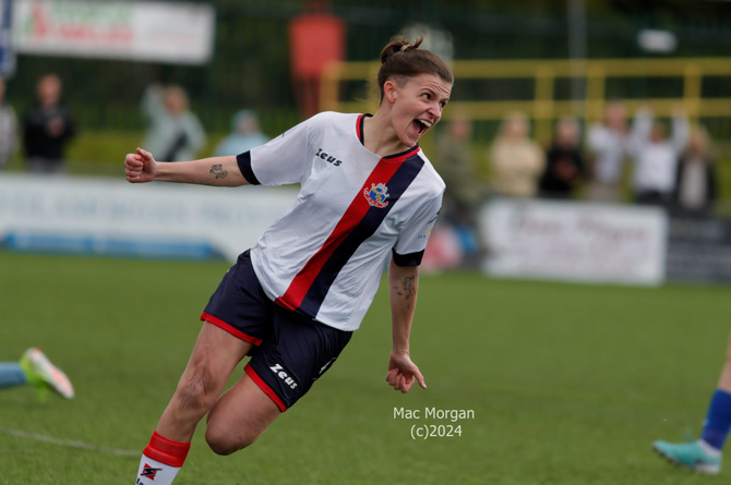 Ellis Lunn celebrating after giving Cascade the lead