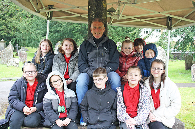 Iolo Williams with pupils from Graig y Rhacca Primary School