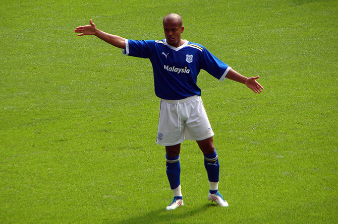 Rob Earnshaw playing for Cardiff City in 2011