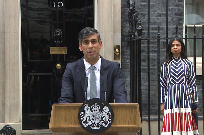 Rishi Sunak announcing his resignation as Conservative leader, as his wife Akshata Murty watches on