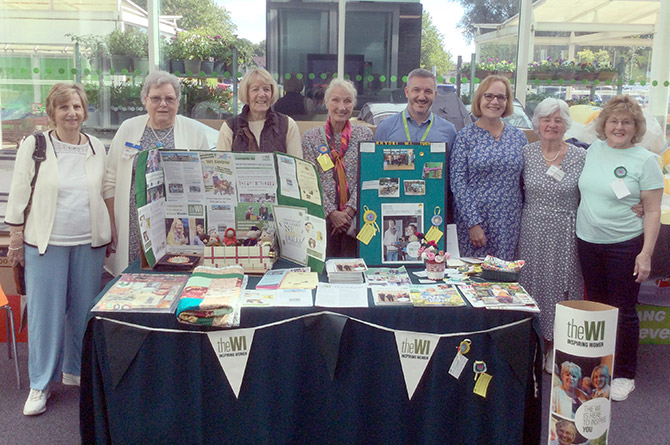 (Left to right) Carole Jones, Anne Probert, Marie Pleasley,
Mary Hughes, Asda manager Andre Ripano,
Mary Fletcher, Pam  Jones, and Daryl Resting 