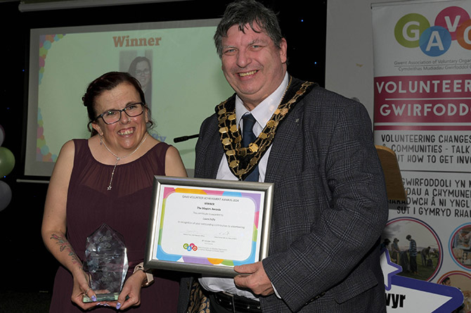 Laura Dufty receiving her award off mayor Julian Simmonds