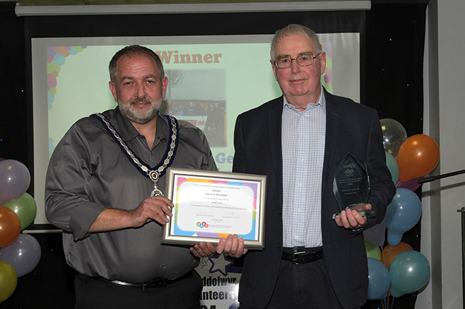 Blackwood town mayor Rhys Mills presents the award to Blackwood Stroke Support Group