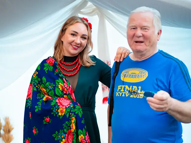 Organiser Yuliia Bond, left