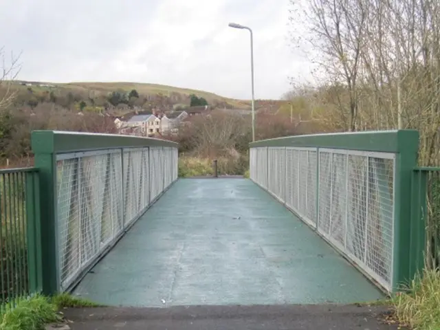 The footbridge over the Rhymney River
