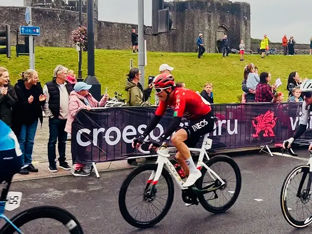 Geraint Thomas passing Caerphilly Castle