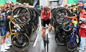 Geraint Thomas is given a guard of honour on what was his final professional race before retirement