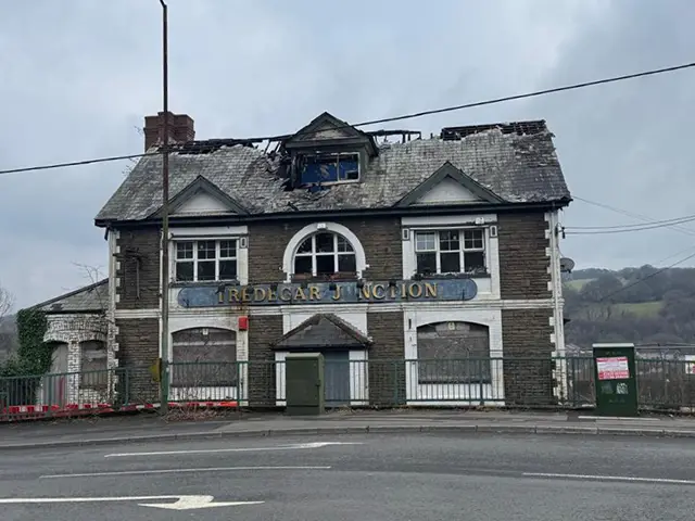 Tredegar Junction Hotel, Pontllanfraith