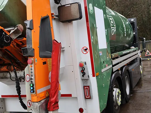 A hydrogen refuse vehicle