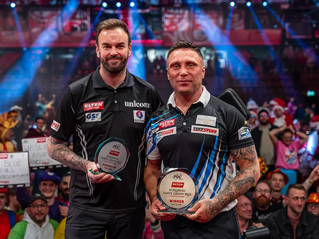 Gerwyn Price, right, with runner-up Ross Smith