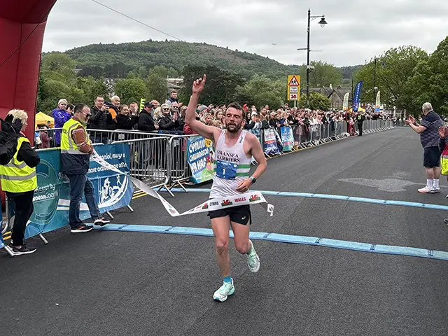 Dewi Griffiths won the men's Caerphilly 10k for the fourth time