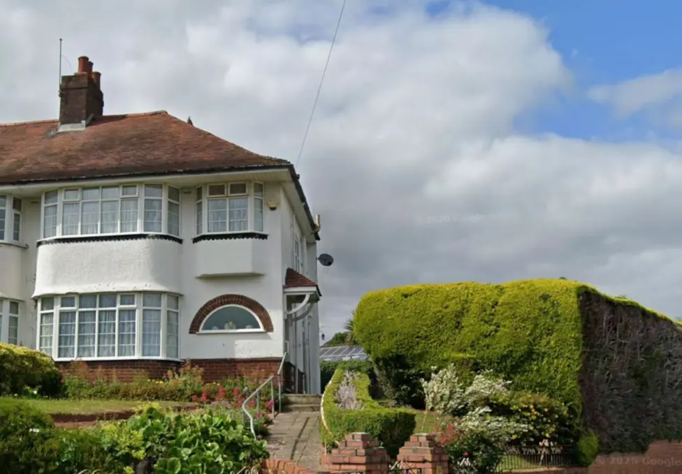 NEWPORT: Man wins bid for &lsquo;atypical&rsquo; home extension amid neighbour&rsquo;s privacy fears