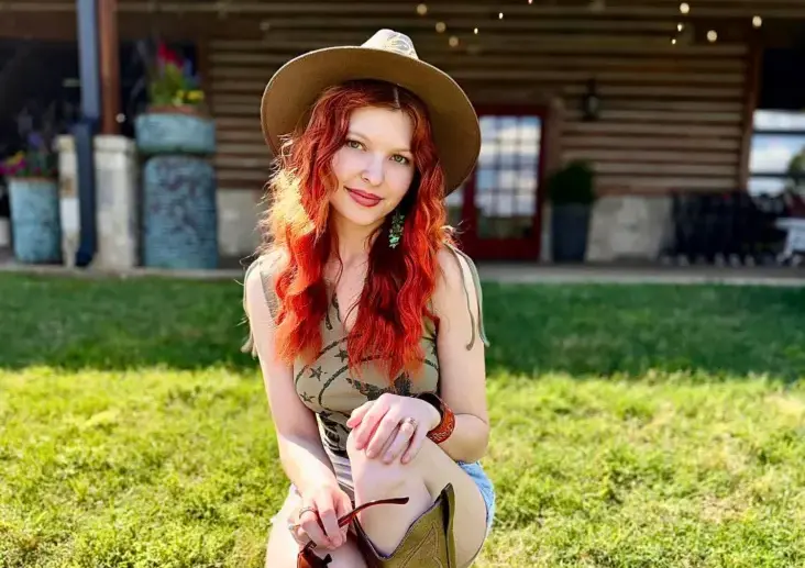 Caitlin Mae is a rising country star in the USA
