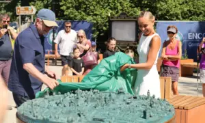 Amy Dowden unveiling the new relief map sculpture