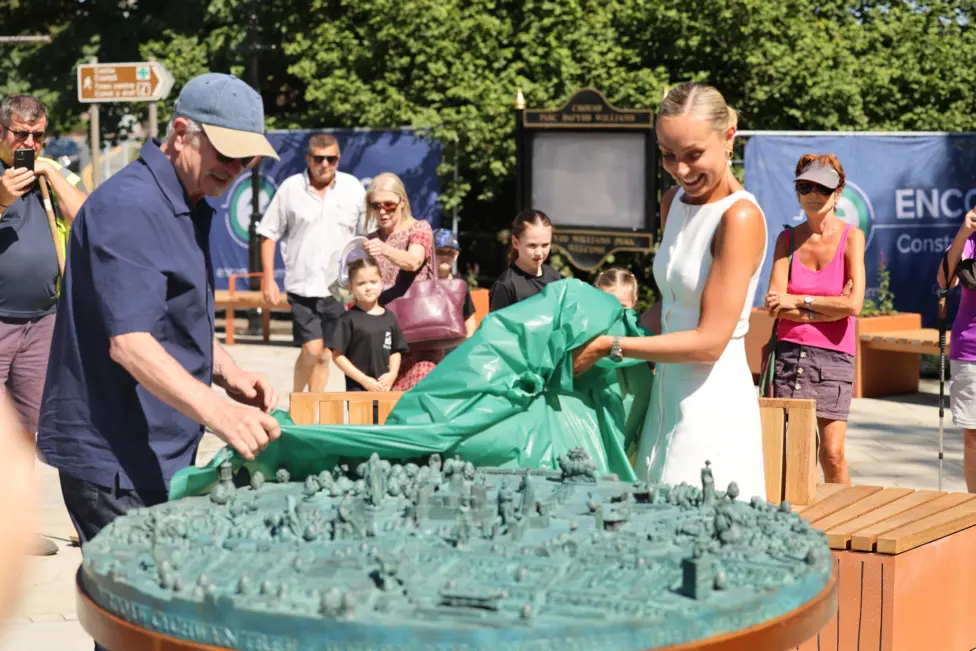 Amy Dowden unveiling the new relief map sculpture