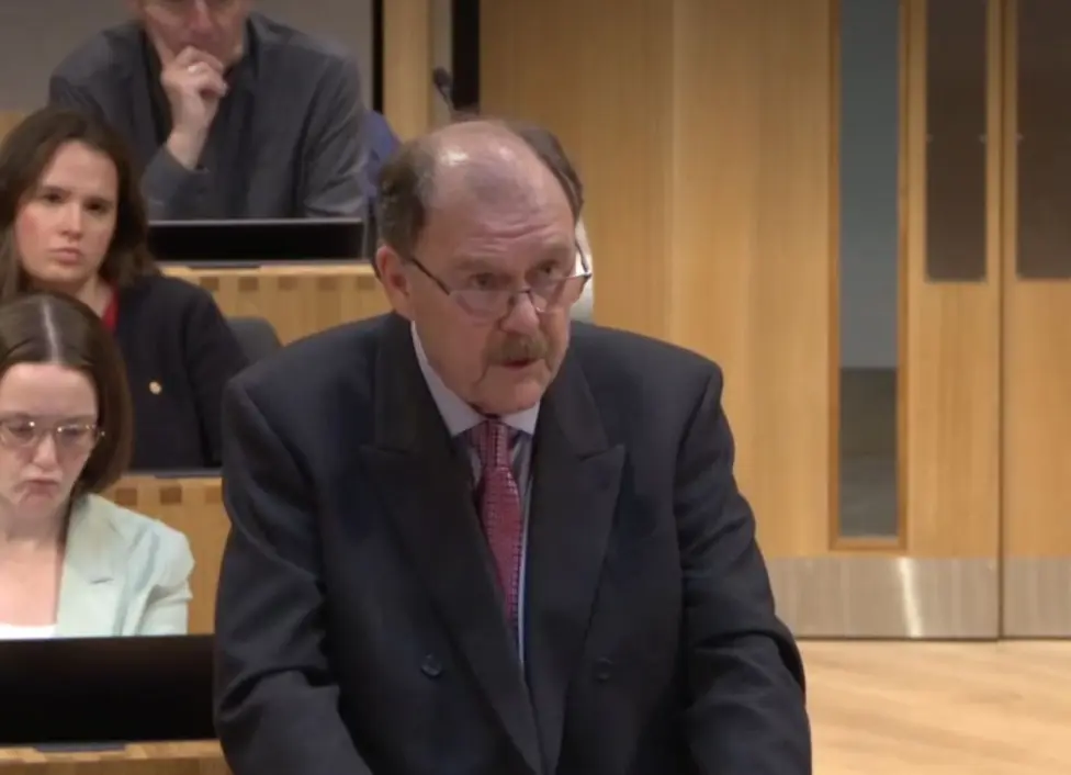 Counsel general Elfyn Llwyd